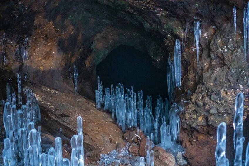 Bamboo Ice Cave Snowshoeing Tour in Noboribetsu