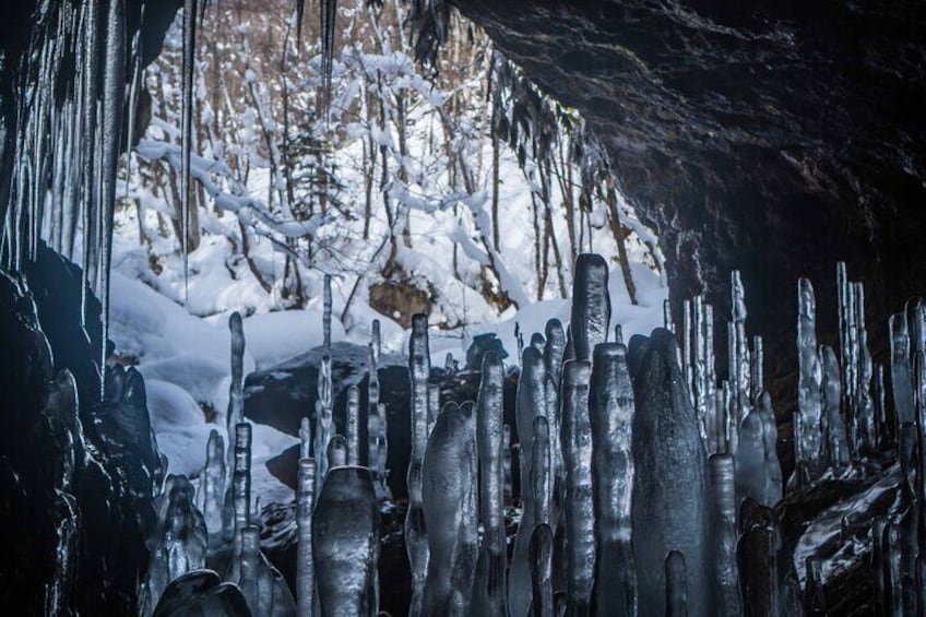 Bamboo Ice Cave Snowshoeing Tour in Noboribetsu