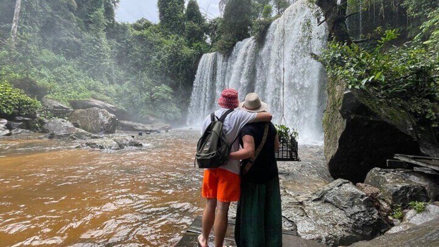 Siem Reap: Kulen Waterfall, Banteay Srei, and Beng Mealea Tour