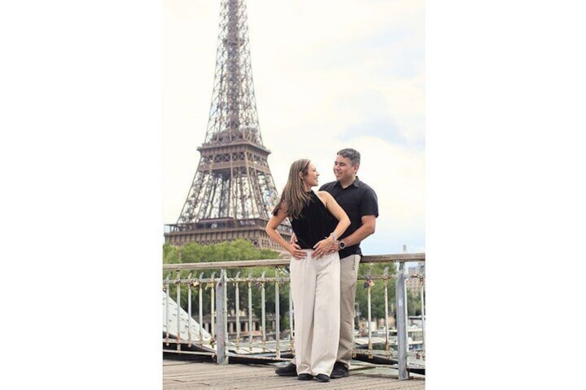 Couple photoshoot in Eiffel Tower