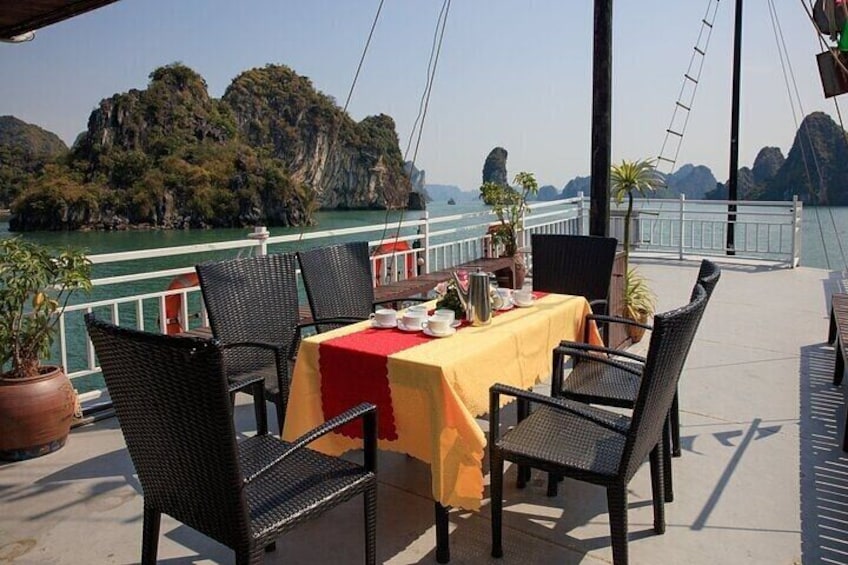 6 hours Private boat trip Halong bay shore excursions