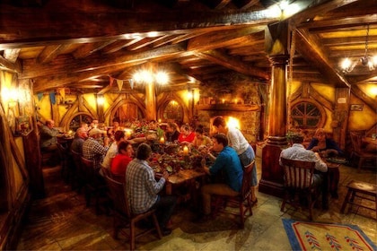 Private tour - Hobbiton Movie Set Evening Banquet Return from Auckland