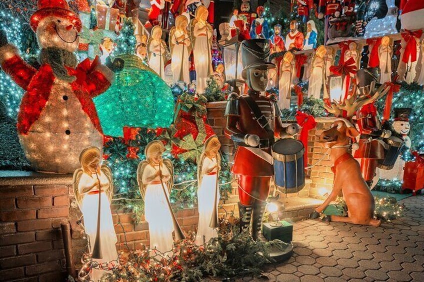 New York: Dyker Heights Christmas Lights Guided Tour