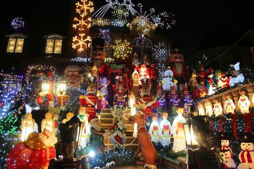 New York: Dyker Heights Christmas Lights Guided Tour