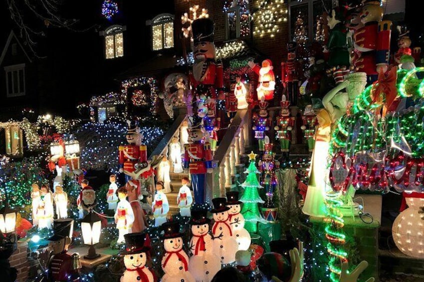 New York: Dyker Heights Christmas Lights Guided Tour