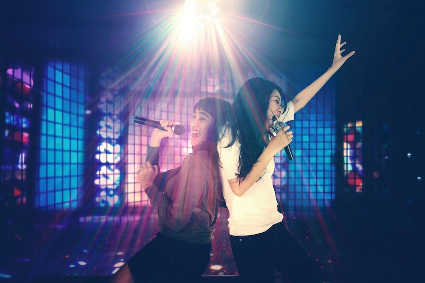 Tokyo Night Tour: From Ueno to Kabukicho with Karaoke Experience