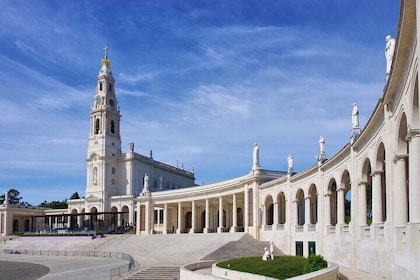 From Lisbon: 1 Day Tour to Fatima, Nazareth and Obidos