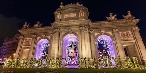 Madrid: Christmas Lights Tour by Electric Tuk-Tuk