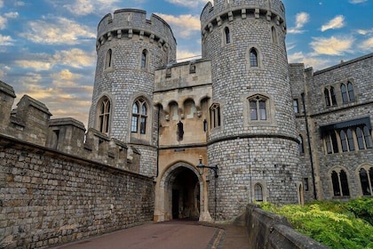 Christmas at Stonehenge & Windsor Private Luxury Tour from London