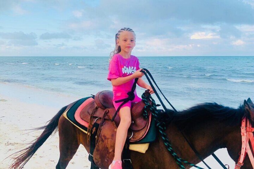  Experience the beauty of Turks and Caicos from horseback—perfect for young adventurers! 