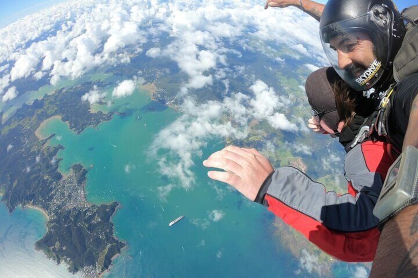 Bay of Islands: 16,000ft Skydive