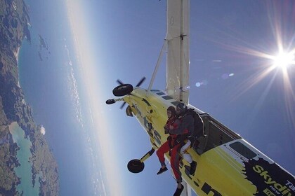 Bay of Islands: 16,000ft Skydive