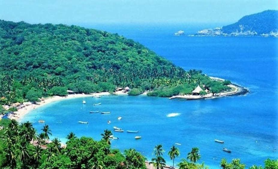 Ixtapa-Zihuatanejo: Las Gatas Beach Tour with Snorkeling