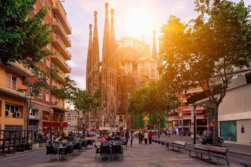 Barcelona 6 hours City Tour To and from Port 