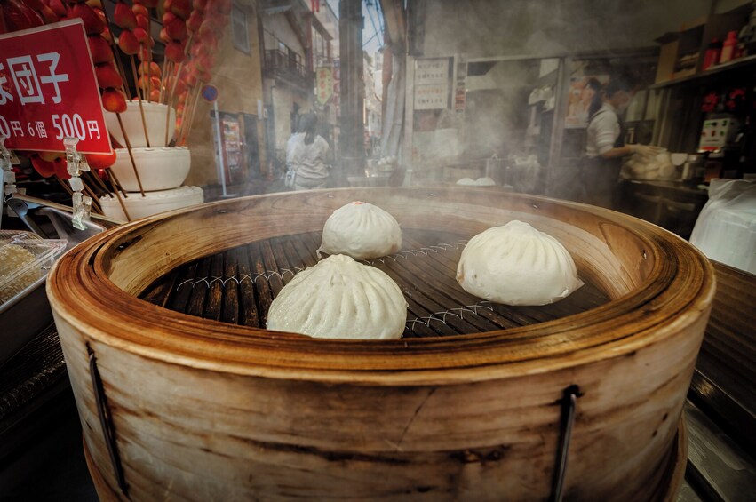 Tokyo Traditional Food Tour in a Small Group