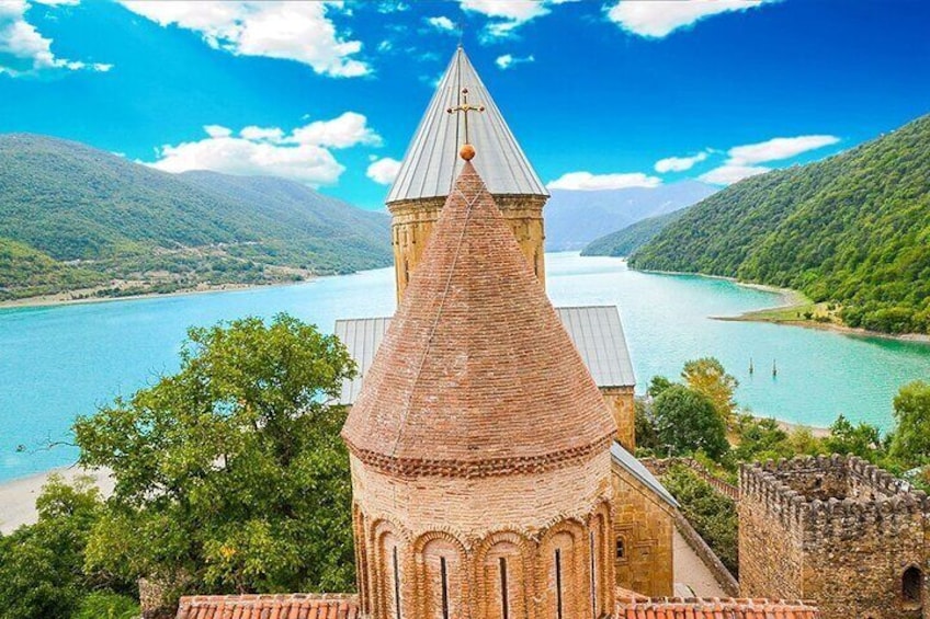 Full Day Tour in Caucasus Mountains, Kazbeg and Ananuri