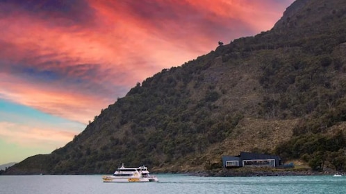 Navegasi Gletser Matahari Terbenam di El Calafate