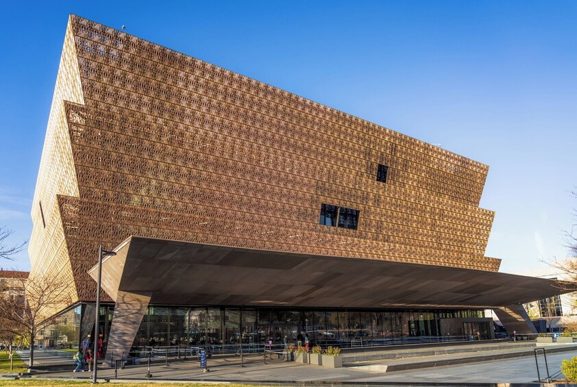 Essential Smithsonian Tour with NMAAHC Timed Entry