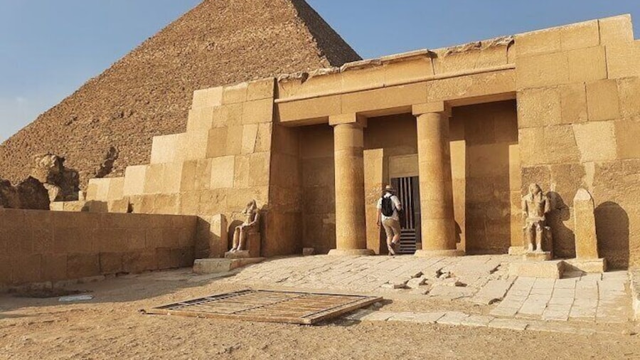 Full Day Tour of 14 Pyramids Including Dahshor Saqqara and Giza