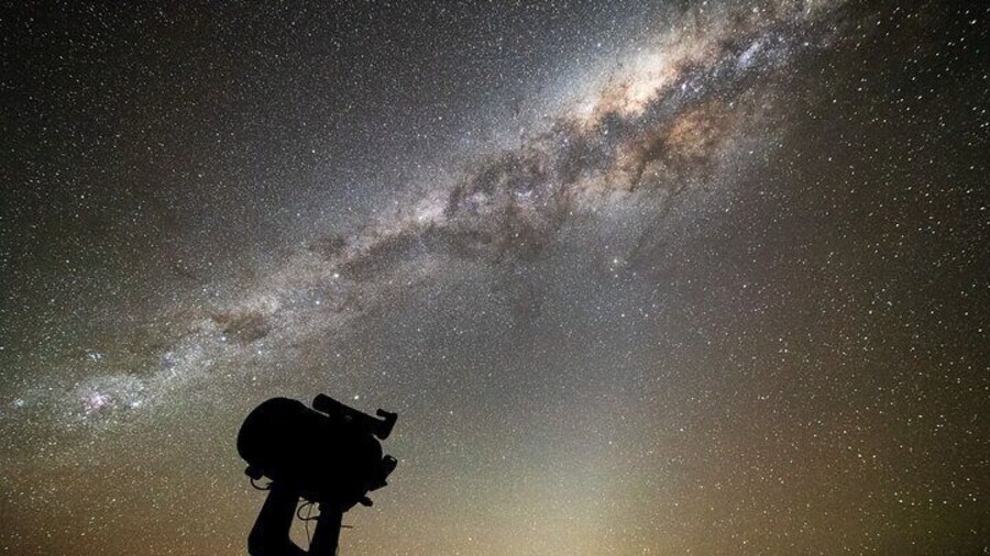 Stargazing under Milky Way stars