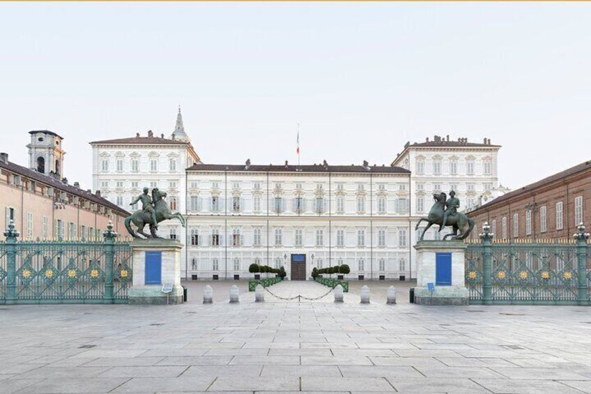 Turin Royal Palace Private Tour with Holy Shroud Chapel