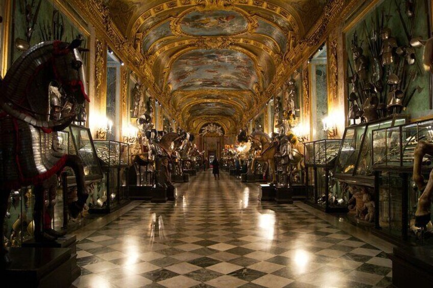 Turin Royal Palace Private Tour with Holy Shroud Chapel