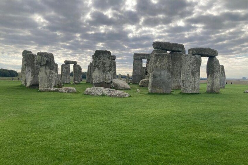 Full Day Private Trip to Stonehenge, Bath, and Cotswolds