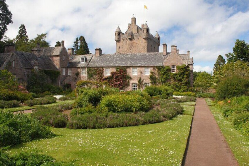 Inverness Castle Cawdor Castle and Whisky Shore Excursion