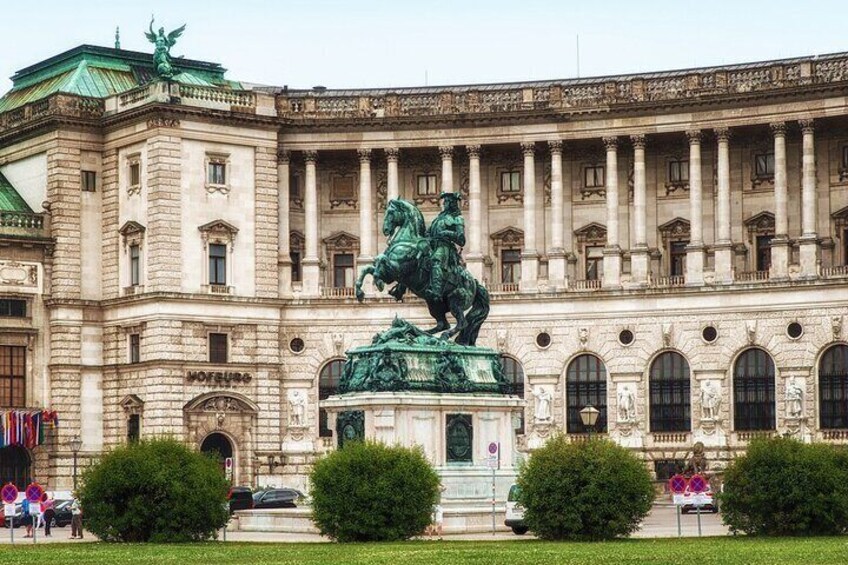 Private Vienna Full-Day Tour with Schönbrunn Palace Entry & Lunch