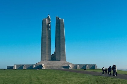 Vimy Ridge World War 1 Battlefields Private Tour from Paris