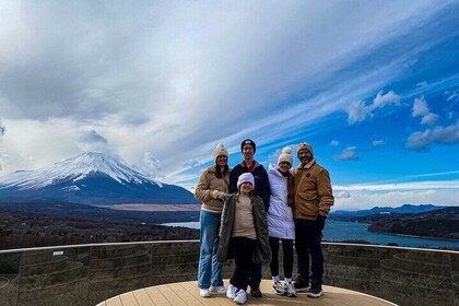現地英語ガイドによる隠れた富士ドライブツアー