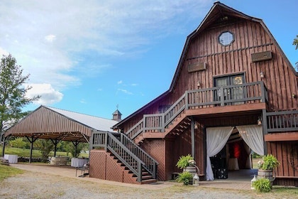 Cosy Farm Experience with Wagon Wheels and Acoustic Meal