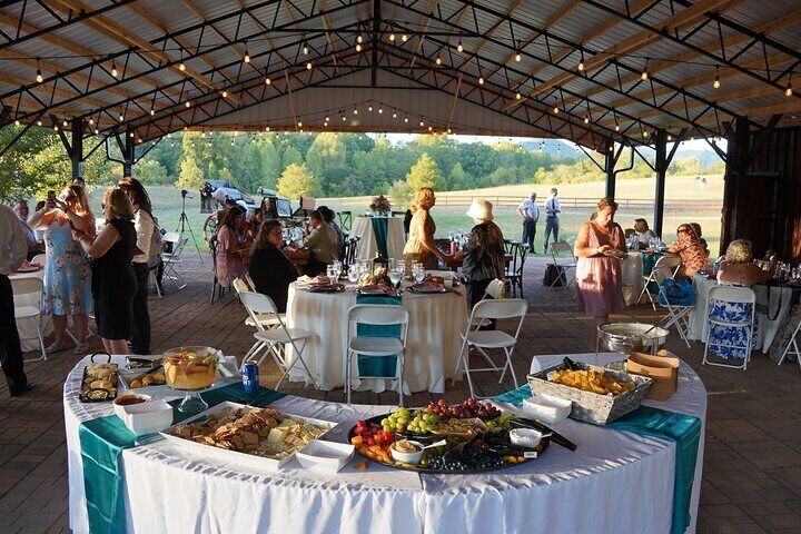 Cozy Farm Experience with Wagon Wheels and Acoustic Meal