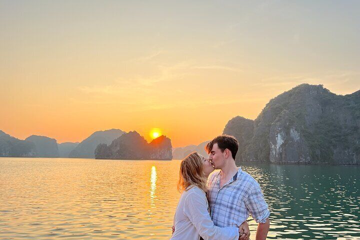 Sunset on Lan Ha Bay 