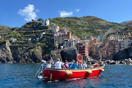 Excursion en bateau à partir de Riomaggiore avec un arrêt pour la baignade ...