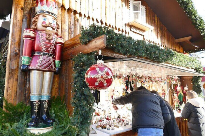 Unusual track game on Christmas markets in Orleans