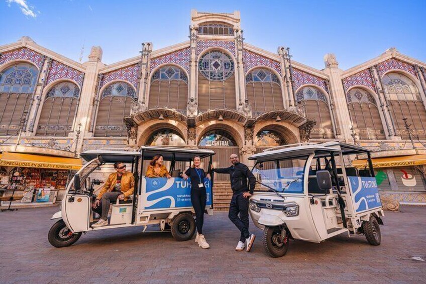 Valencia by Tuk Tuk i: Private tour 1 or 2 hours explore the city
