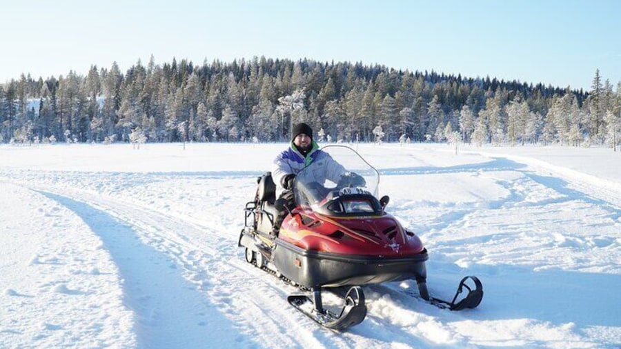 Snowmobile tour