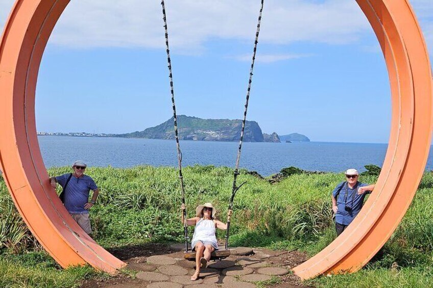 All-Inclusive Jeju East Tour with Lunch and Tangerine Picking