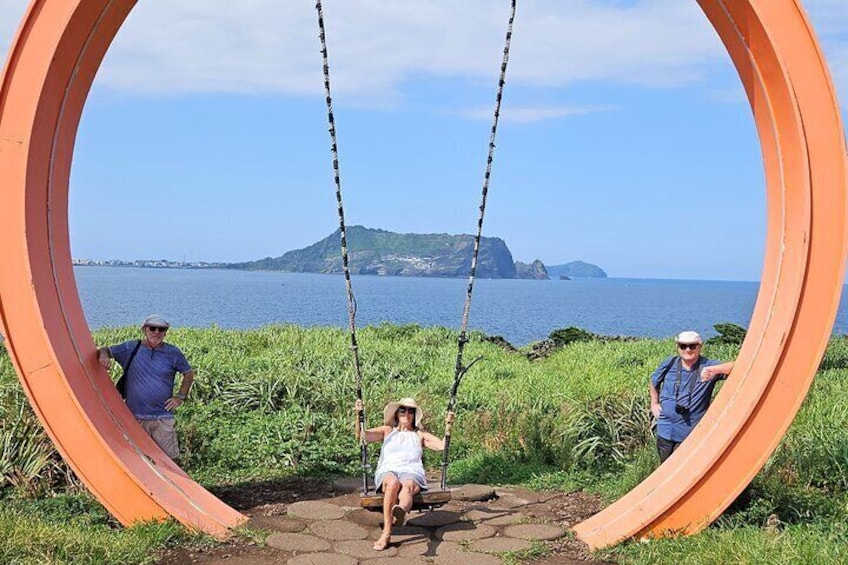 All-Inclusive Jeju East Tour with Lunch and Tangerine Picking