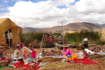 Full Day Tour of Uros and Taquile by Speedboat