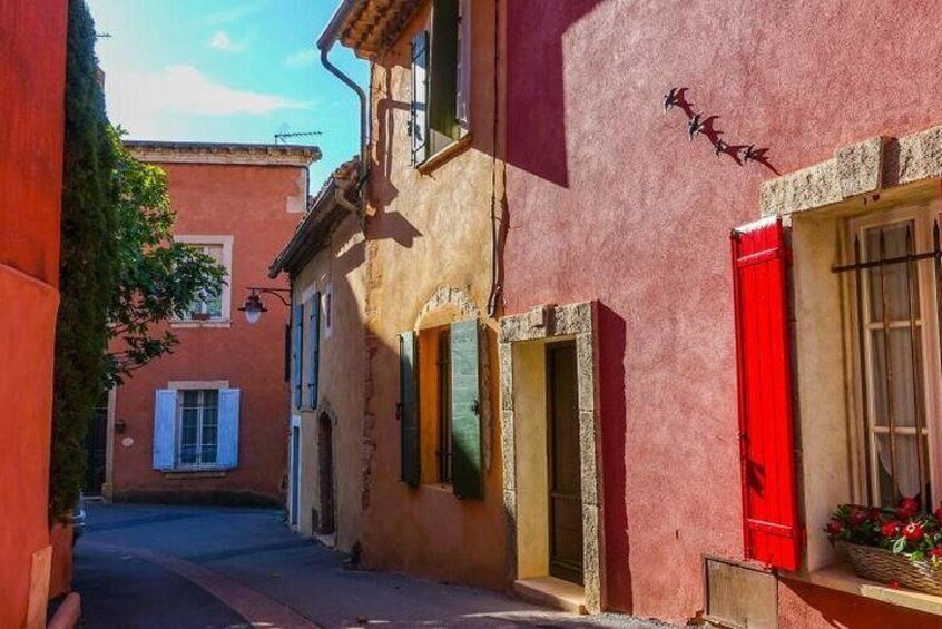 Rue de Roussillon 