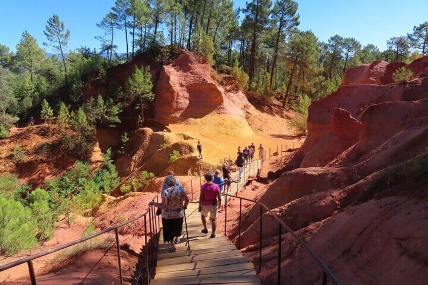 The trail of ochres 
Provencal Colorado 
Roussillon 