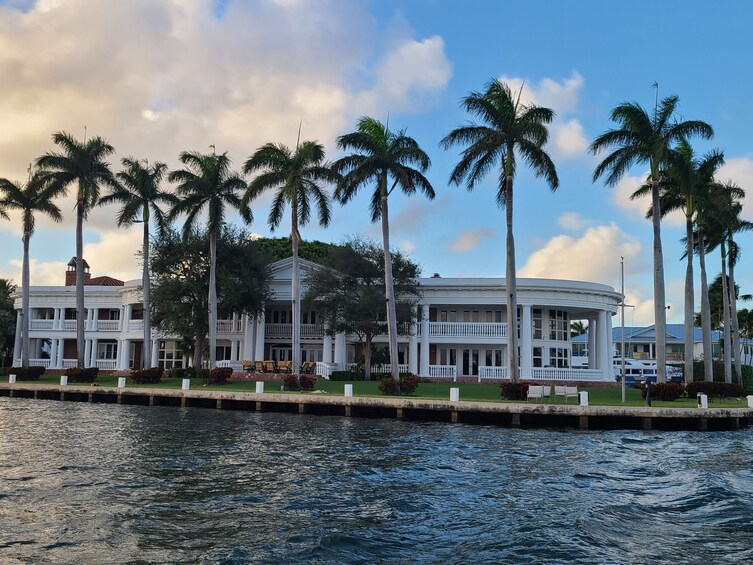 Fort Lauderdale: Millionaire's Homes and Megayachts Cruise + Free Drink 