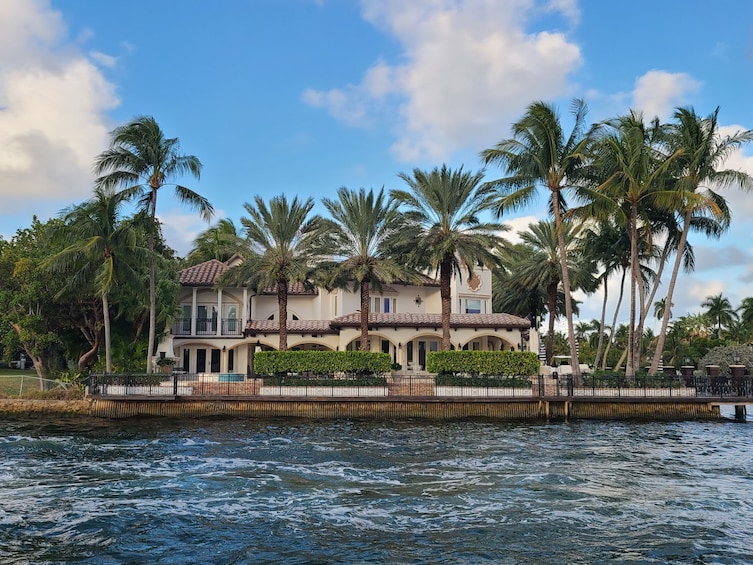 Fort Lauderdale: Millionaire's Homes and Megayachts Cruise + Free Drink 