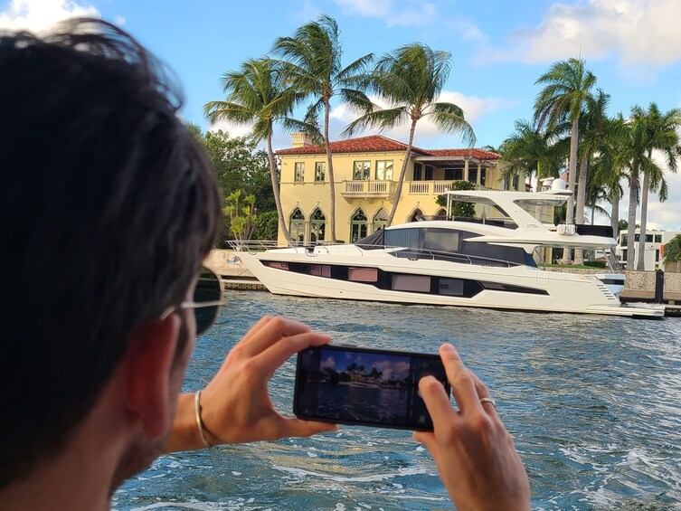 Fort Lauderdale: Millionaire's Homes and Megayachts Cruise + Free Drink 