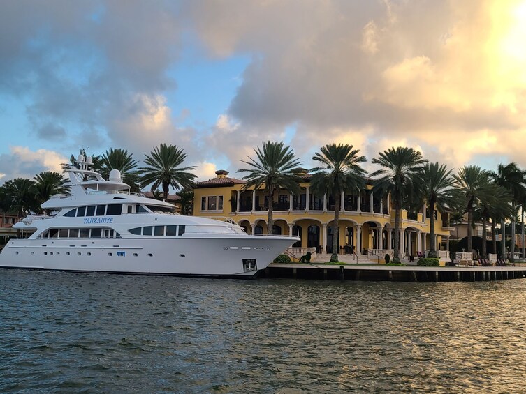 Fort Lauderdale: 90-minute Celebrity Homes Sunset Cruise + Free Drink 