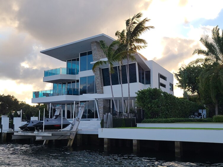 Fort Lauderdale: 90-minute Celebrity Homes Sunset Cruise + Free Drink 