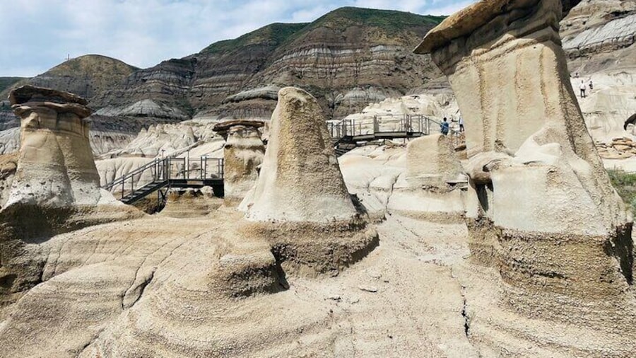 Day of Dinosaurs and Hoodoos From Calgary to the Badlands