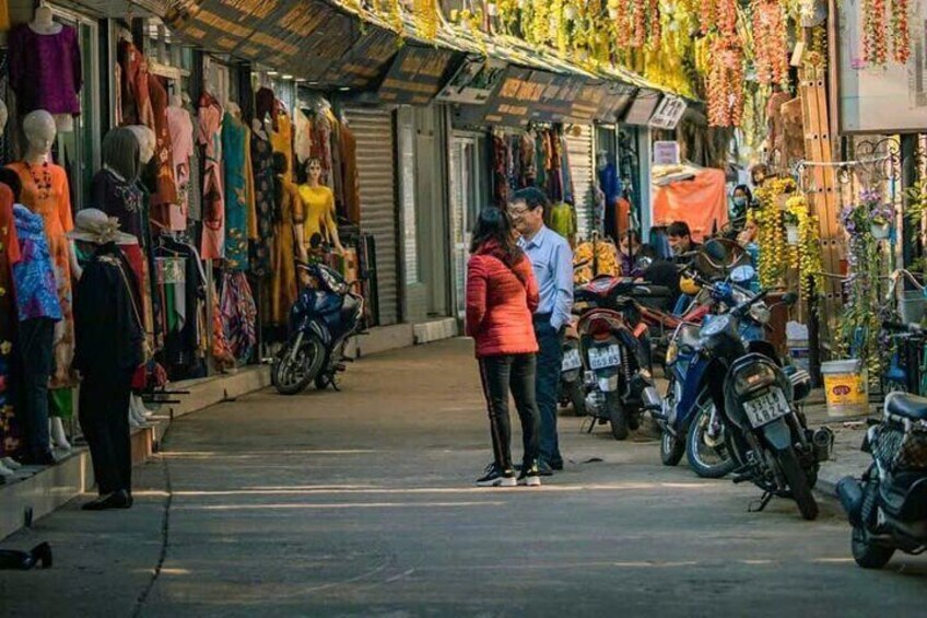 Half Day Tour Van Phuc Silk Village and Train Street Coffee